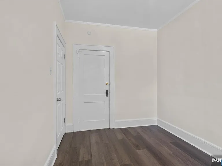60-62 Elmwood Ave — Photo 13