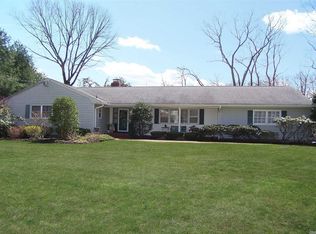 42 Oak St, Saint James, NY 11780