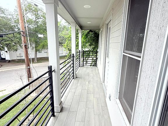 5th image of 418 Barrera St