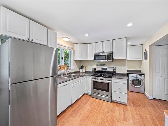 3rd image of 11 W Belcher Rd APT 6