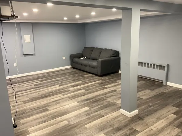 (undisclosed Address), Syosset, NY 11791