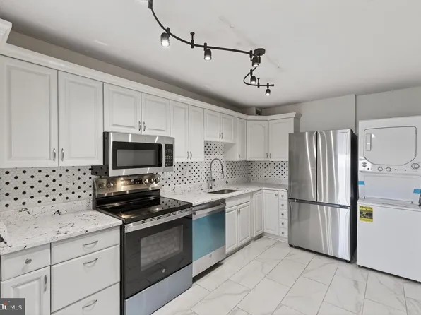 203 Yoakum Pkwy APT 1625, Alexandria, VA 22304