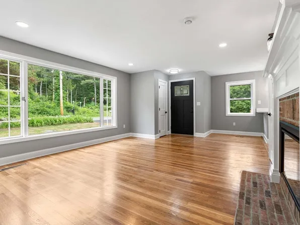 582 Wethersfield St, Rowley, MA 01969