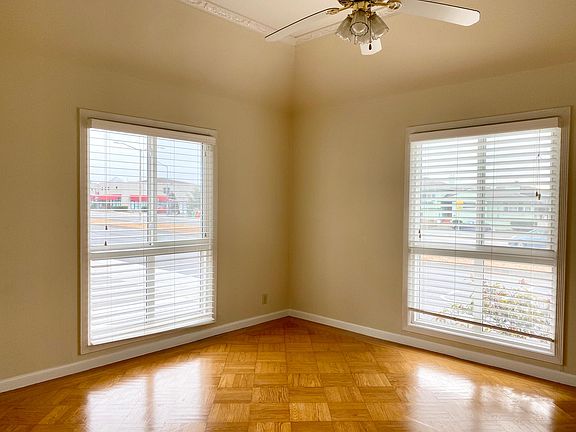 4th image of 2853 35th Ave