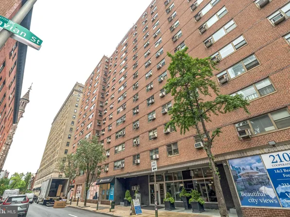 118 S 21st St S #701, Philadelphia, PA 19103
