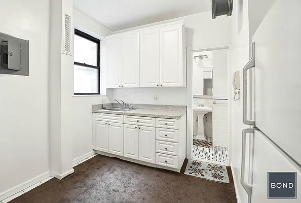 Rented by Bond New York | media 17