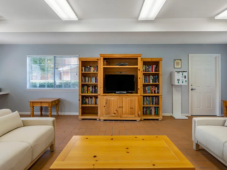 Willow Creek Apartments — Photo 7