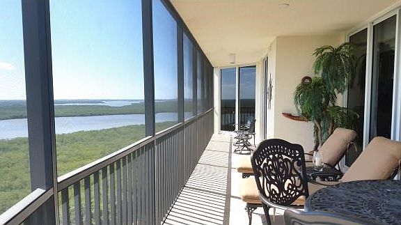 Large lanai wforever views