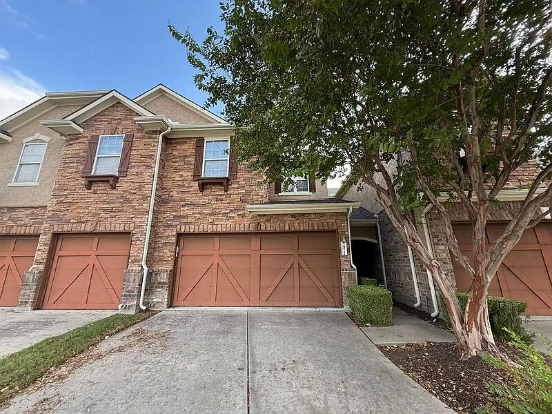 5972 Clearwater Dr