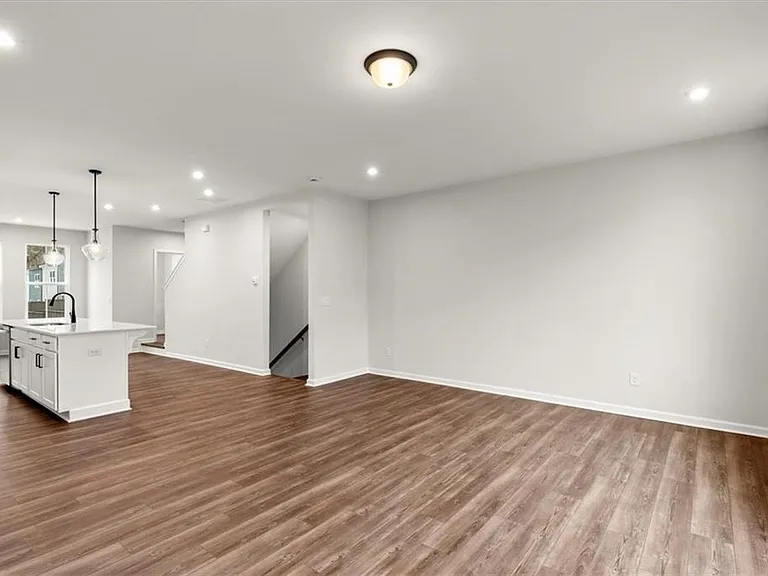 741 Payton Ln — Photo 16