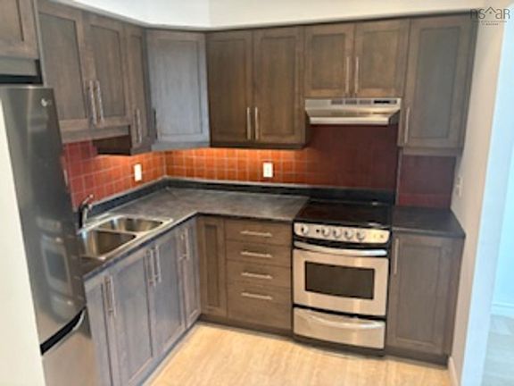 3rd image of 6369 Coburg Rd #305