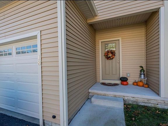 3rd image of 18 Linden Ln #18