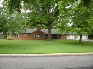 1411 Hillcrest Rd, Newton, KS 67114