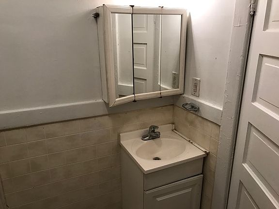 2nd image of 815 Norton Ave