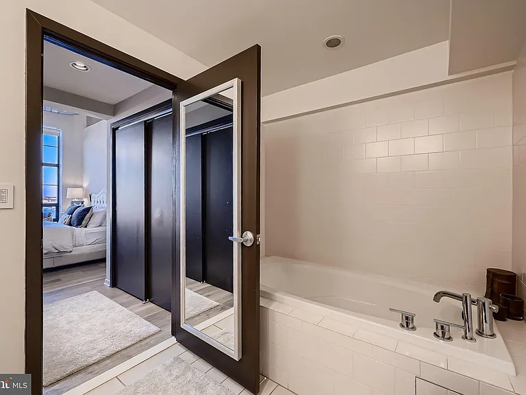 1200 Steuart St #1611 — Photo 24