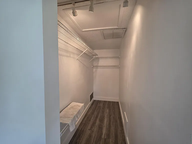 718 Whippoorwill Ln — Photo 36