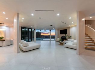 8045 Mulholland Dr, Los Angeles, CA 90046