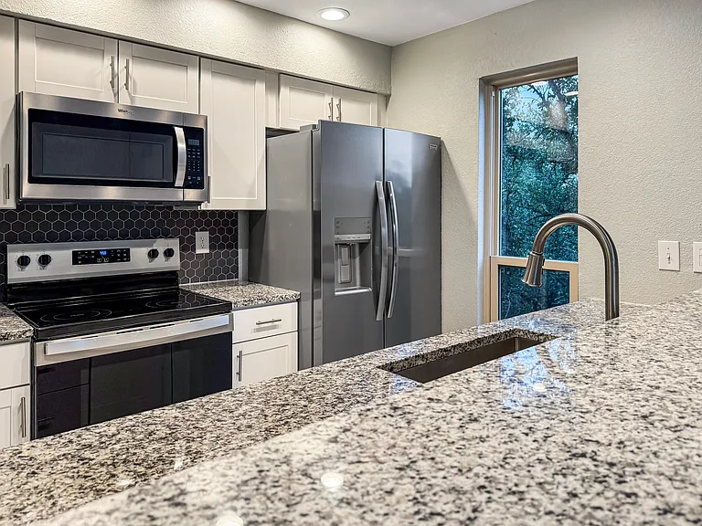 801 Grassy Knl #A — Photo 7