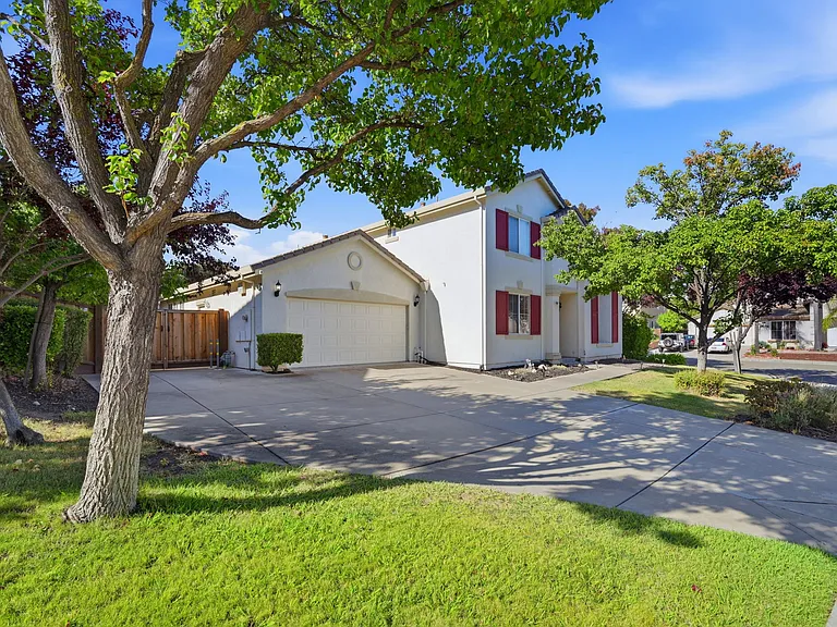 4501 Thoroughbred Ct — Photo 3