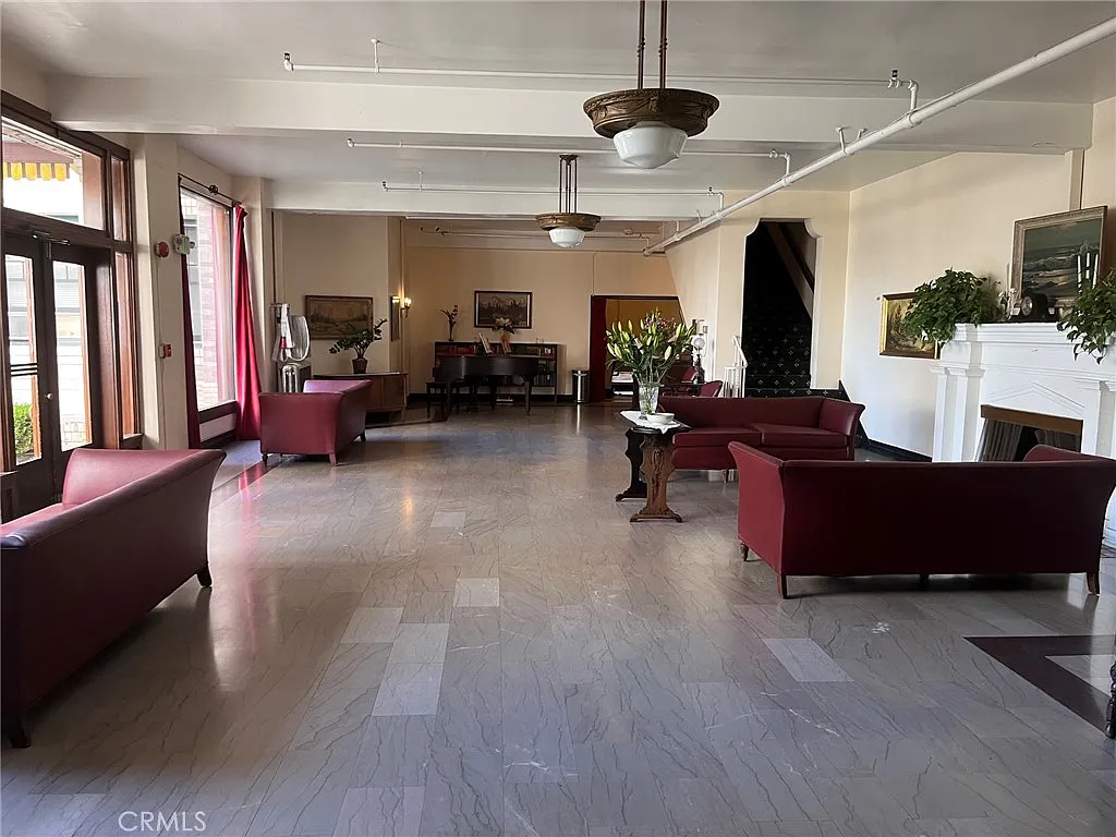 Studio, 380 sqft, $1,395 — Photo 2