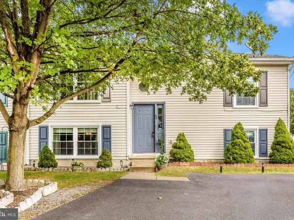 25 Empress Cir, Inwood, WV 25428