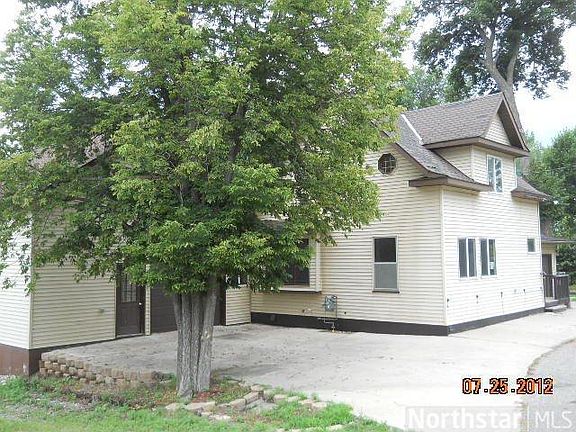 3rd image of 641 Parker Ave E