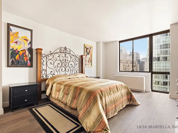 255 East 49th Street image 3 of 6