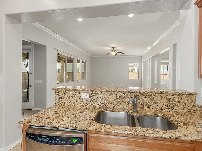2789 N Heritage St — Photo 15