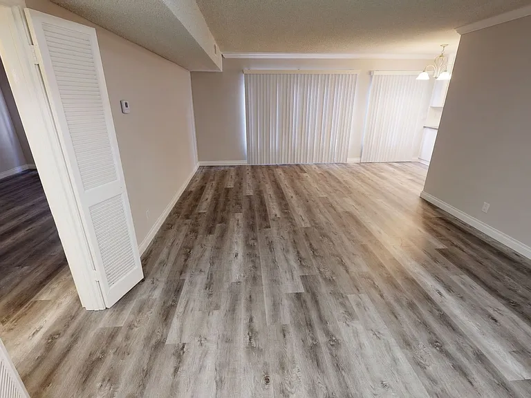 Hamel Granada Apartments..Gorgeous Apartment Available...CALL NOW! — Photo 9