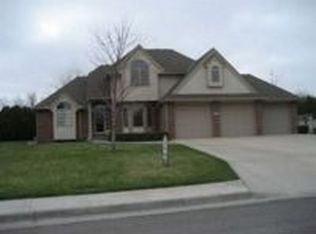 1105 Barberry Dr, Hutchinson, KS 67502