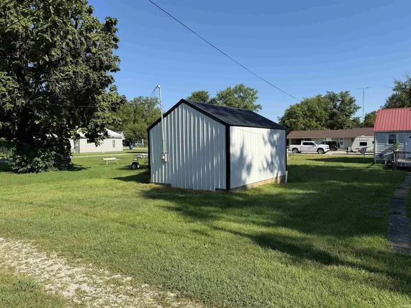 204 E Grissom Ave, Mitchell, IN 47446