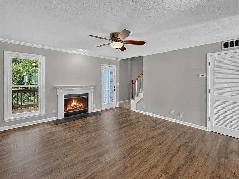 430 Claircrest Dr — Photo 5