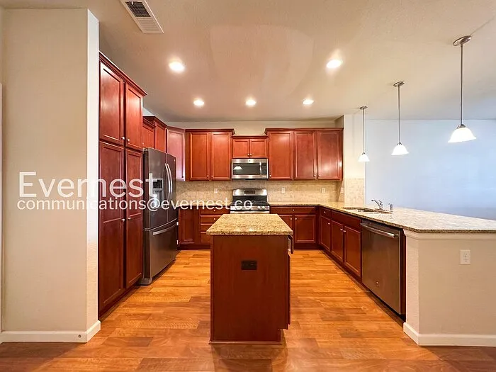 2 bed, 2.5 bath, 1580 sqft, $2,745 — Photo 4