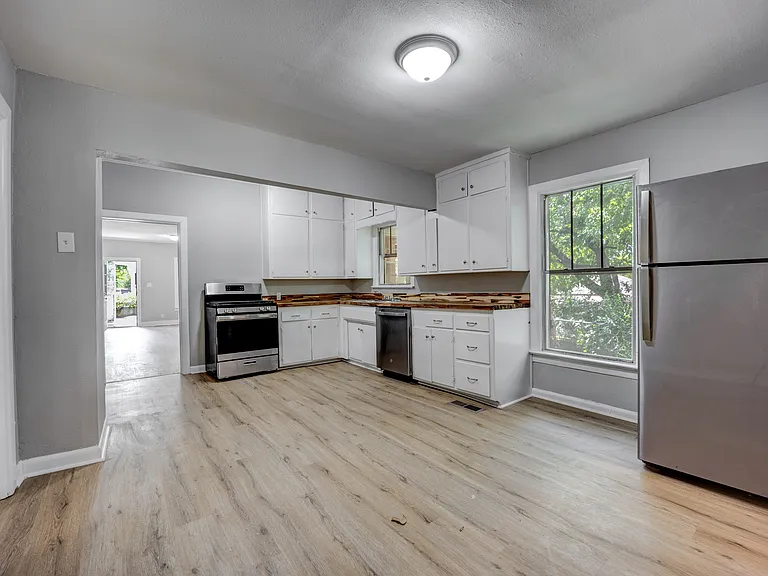 1609 S R St — Photo 3