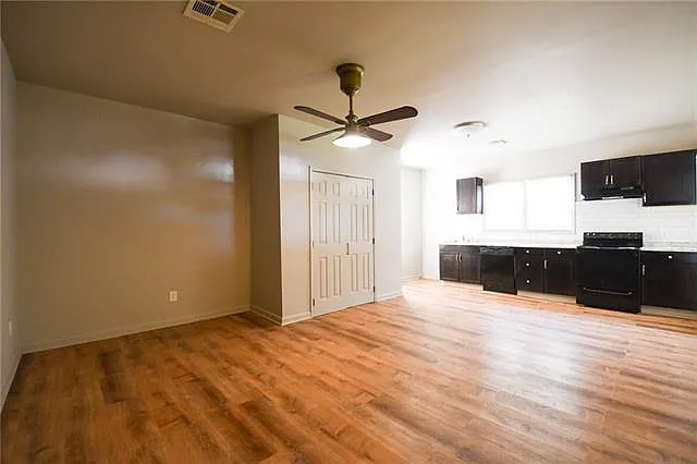 3 bed, 1.0 bath, 910 sqft, $1,300 — Photo 4