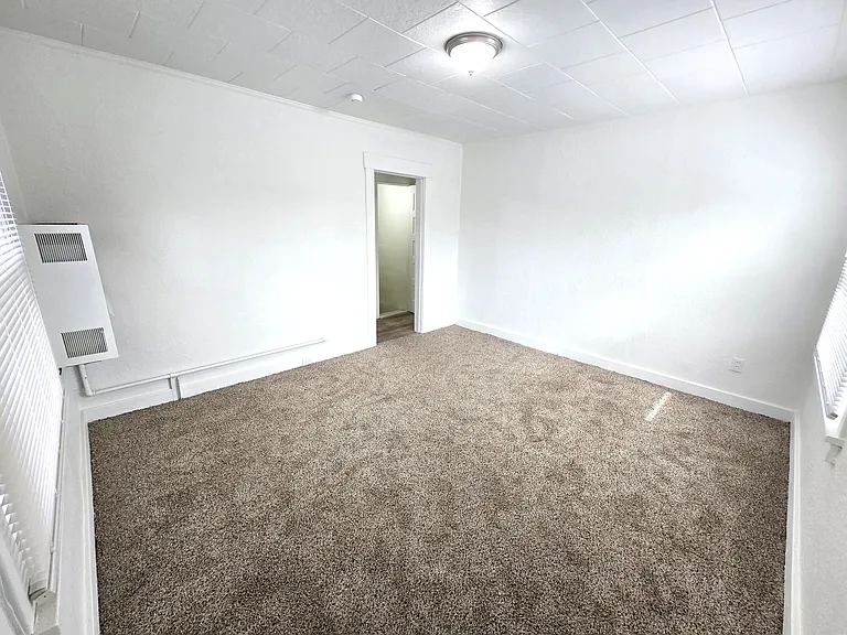 1127 Buena Vista Ave — Photo 2