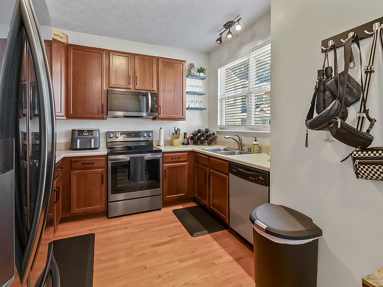2410 N College Ave — Photo 25