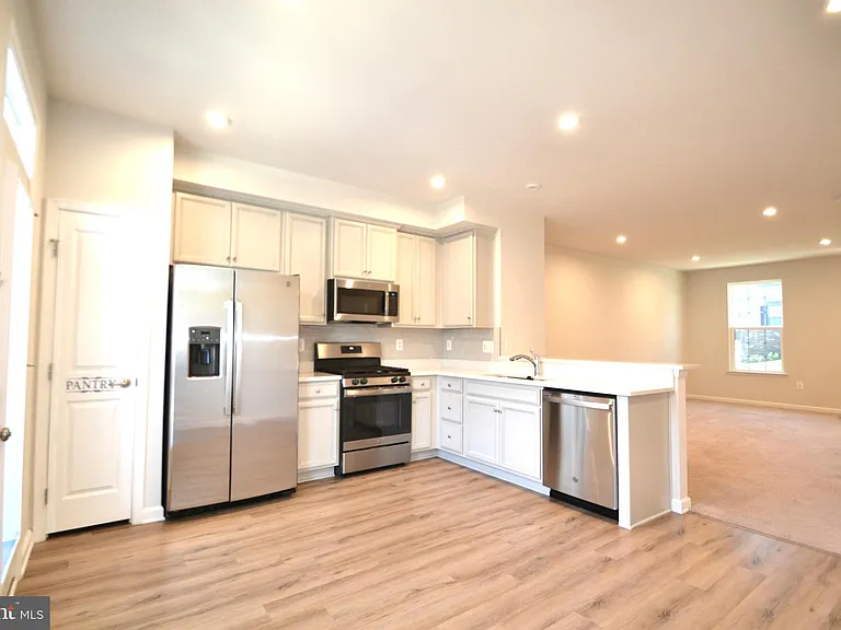1318 Trestle Dr — Photo 5