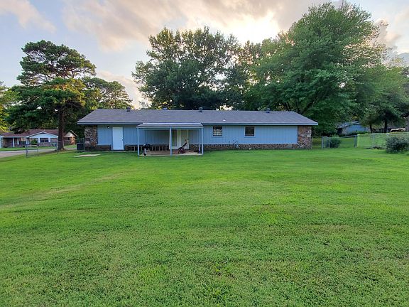 4th image of 909 W Norristown Cir
