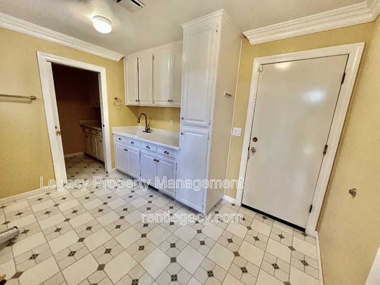 2552 Cotswold Hill Dr — Photo 19