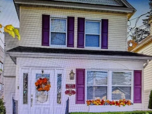 40 S Bayles Ave, Pt Washington, NY 11050