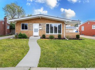28805 Palm Beach Dr, Warren, MI 48093