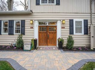 25 Glenna Little Trl, Huntington, NY