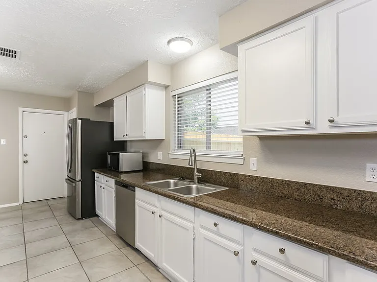 4218 Mohawk St — Photo 9