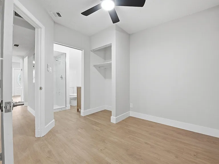 7318 NW 75th St — Photo 15