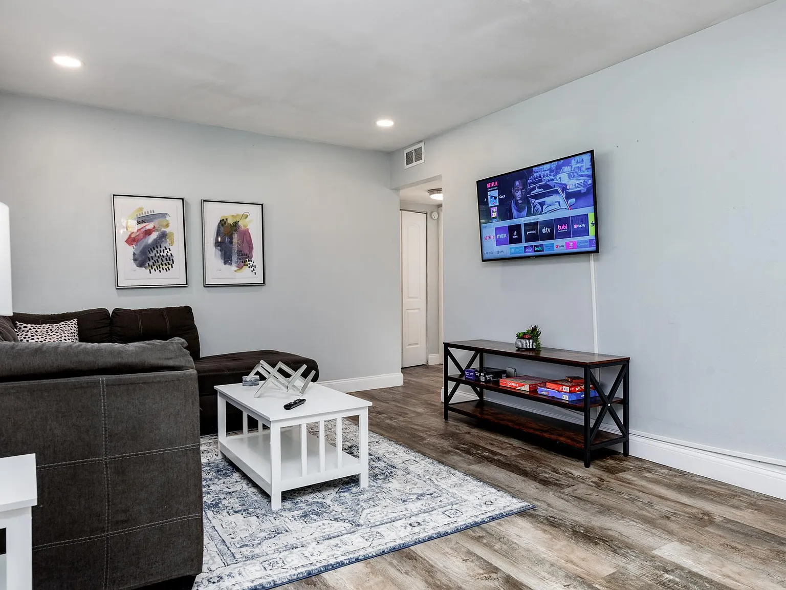 3 bed, 988 sqft, $3,800 — Photo 4