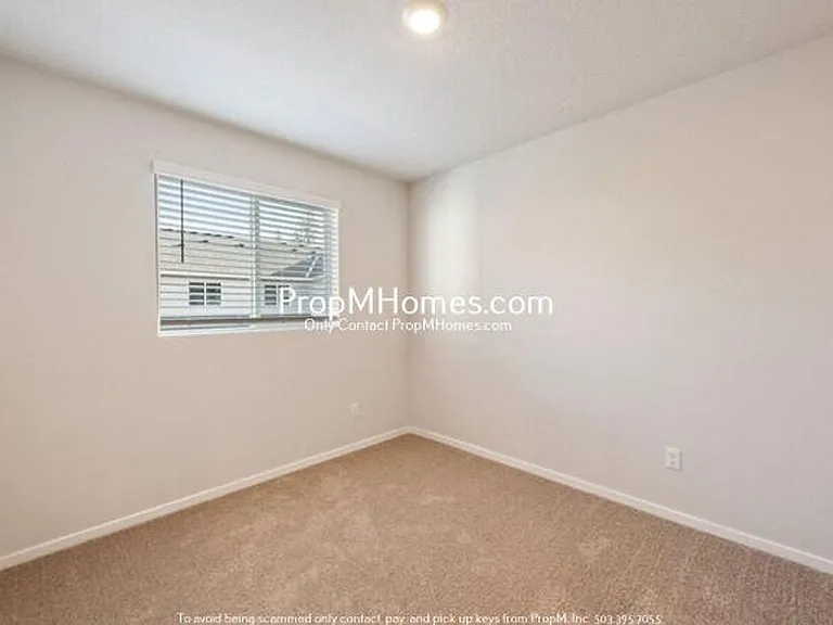 884 N 18th Ave — Photo 12