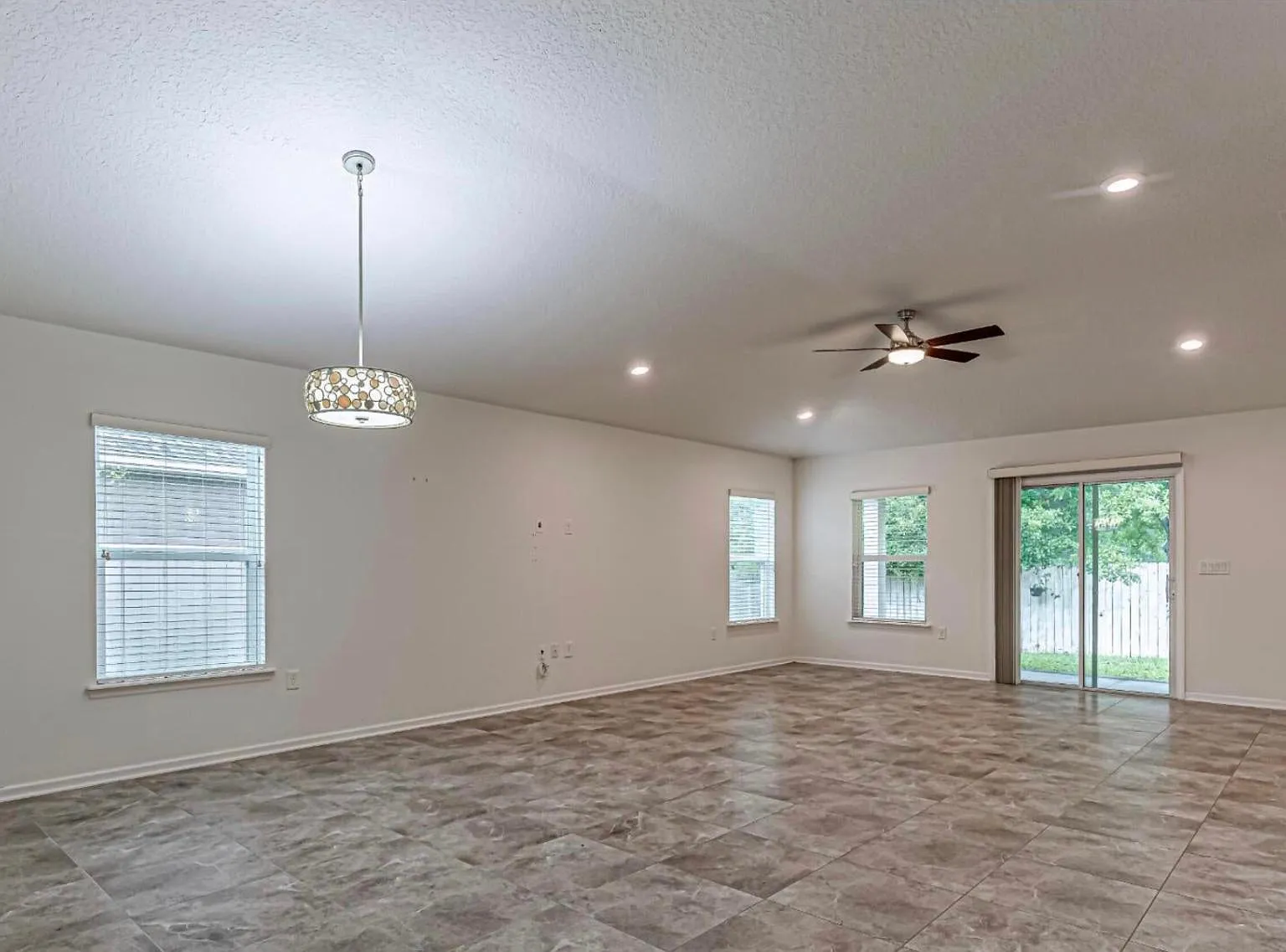 4 bed, 2004 sqft, $2,650 — Photo 3