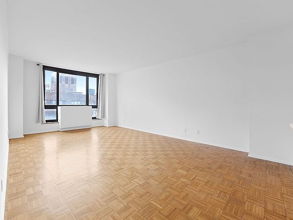 3rd image of 1 Irving Pl APT V16e