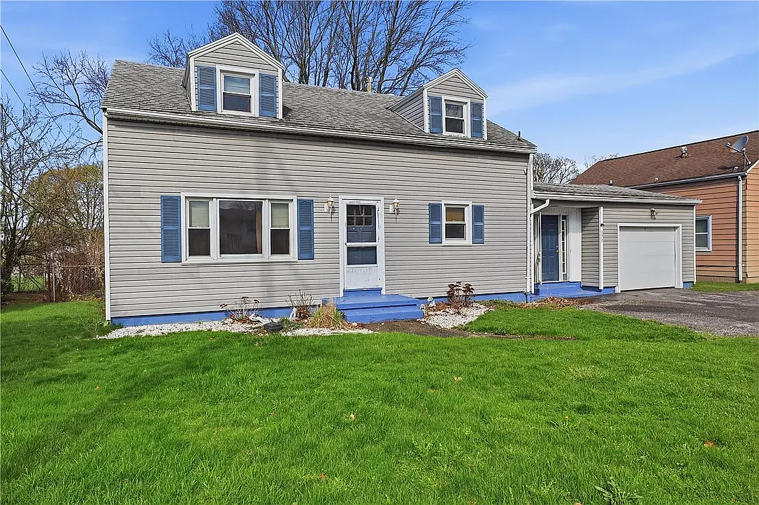 4 bed, 1.5 bath, 1836 sqft, $2,295 — Photo 1